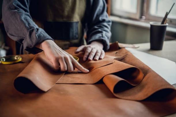 Von erfahrenen Handwerkern gefertigt, nicht nur von Maschinen: Die Geschichte hinter einem echten Artisan-Bürostuhl