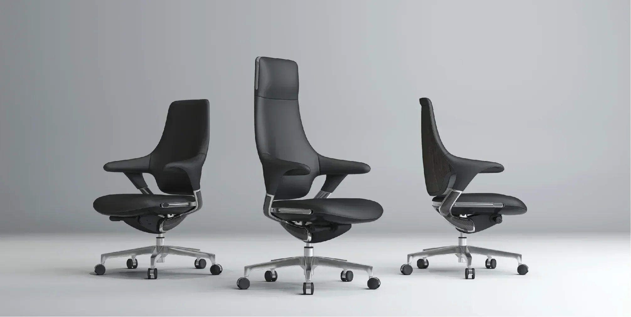 Hochwertiger Chefsessel aus Leder mit Kopfstütze und Armlehnen